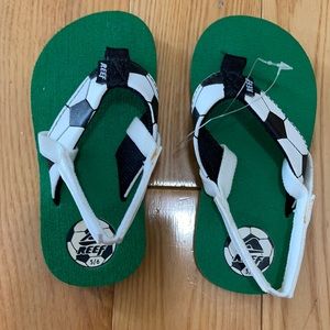 Reef littles soccer flip flops size 5/6